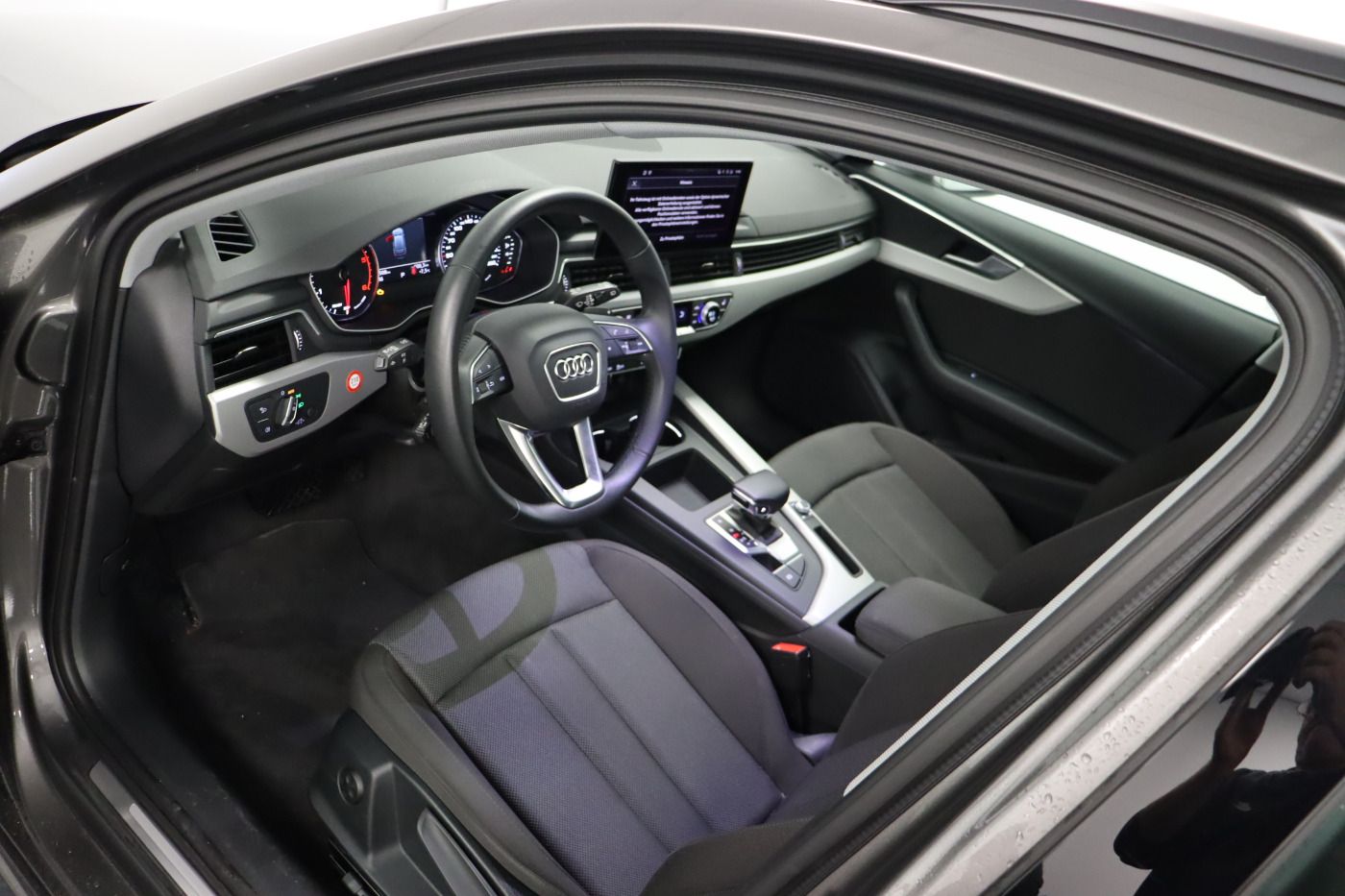 Fahrzeugabbildung Audi A4 Avant 35 TDI S tronic advanced Navi SHZ