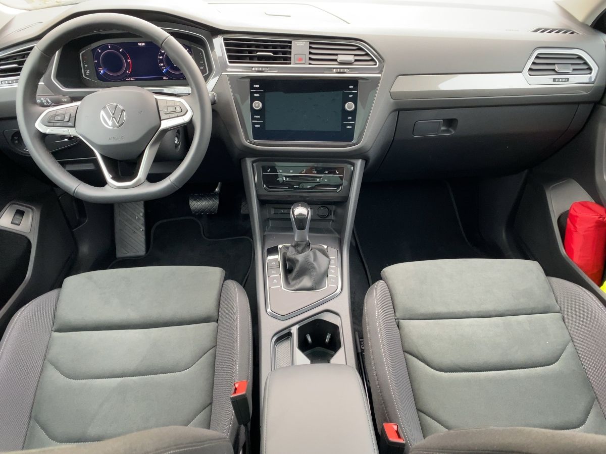 Fahrzeugabbildung Volkswagen Tiguan Allspace TDI DSG Life 7-Sitzer AHK Pano