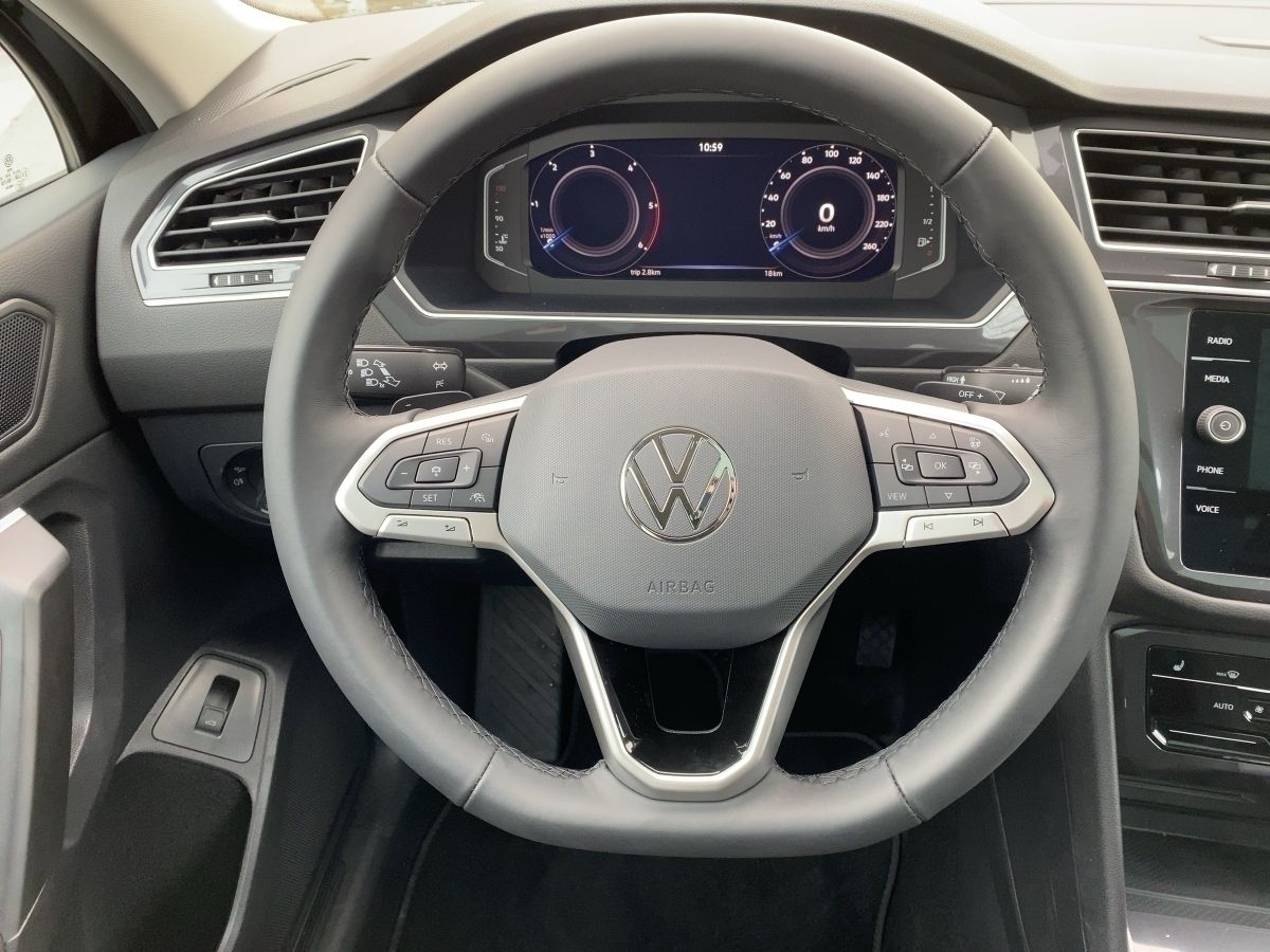 Fahrzeugabbildung Volkswagen Tiguan Allspace TDI DSG Life 7-Sitzer AHK Pano