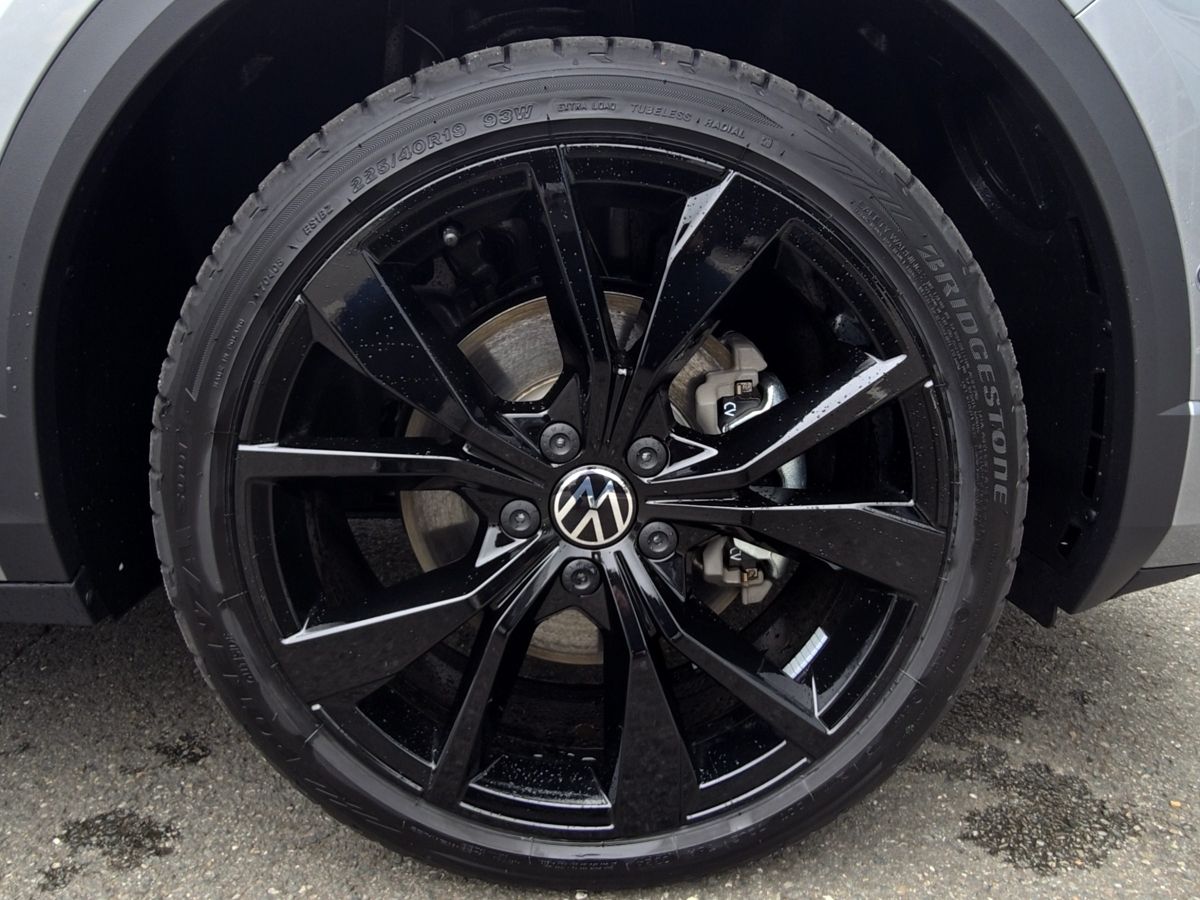Fahrzeugabbildung Volkswagen T-Roc 1.5 TSI DSG R-Line AHK Nav Pano BlackStyle