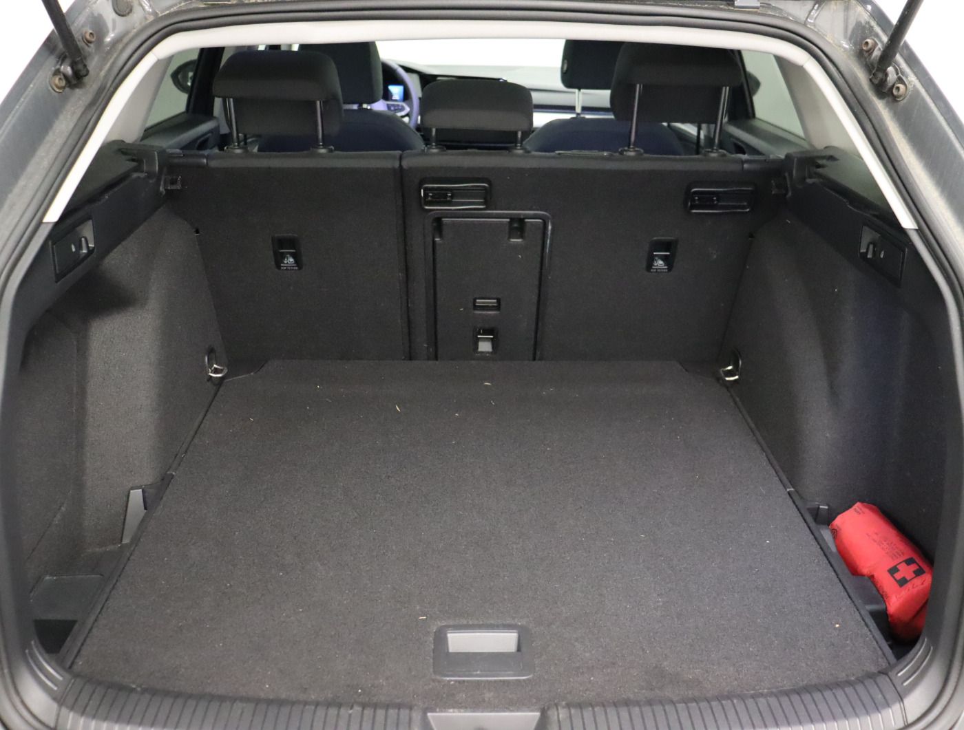 Fahrzeugabbildung Volkswagen Golf VIII Variant 2.0 TDI Life Pano Matrix ACC