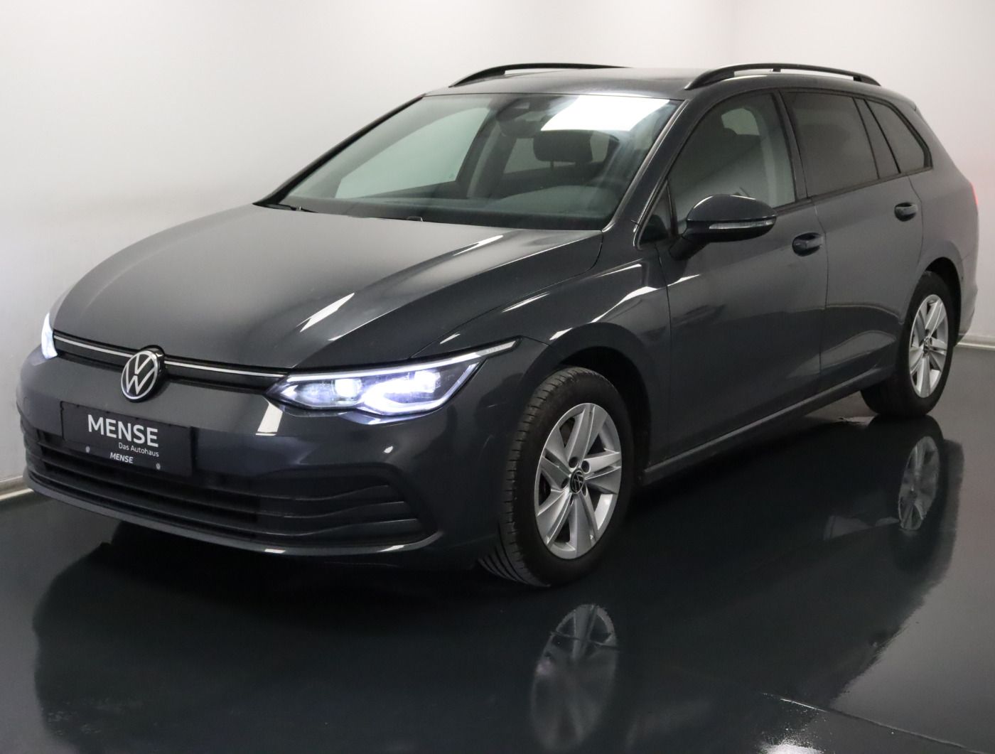 Fahrzeugabbildung Volkswagen Golf VIII Variant 2.0 TDI Life Pano Matrix ACC