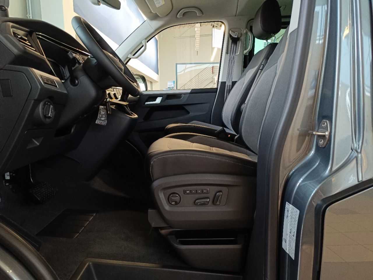 Fahrzeugabbildung Volkswagen Multivan T6.1 Comfortline 2.0TDI 150 kW 4MOTION