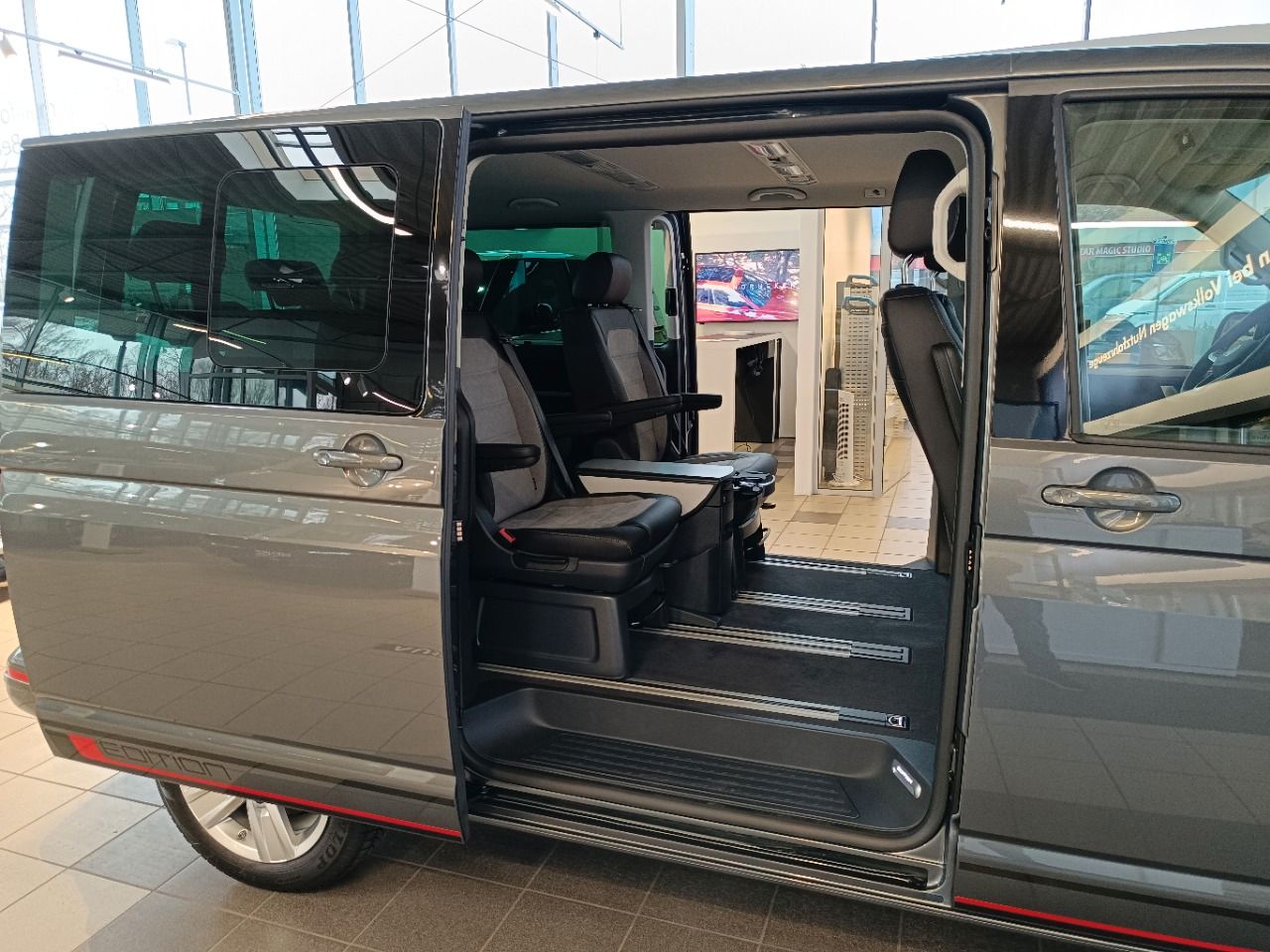 Fahrzeugabbildung Volkswagen Multivan T6.1 Comfortline 2.0TDI 150 kW 4MOTION