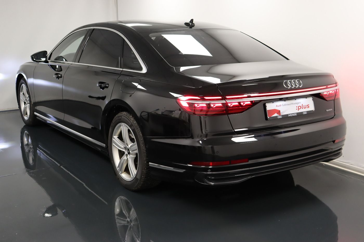 Fahrzeugabbildung Audi A8 lang 60 TFSI e quattro tiptronic Luft Pano