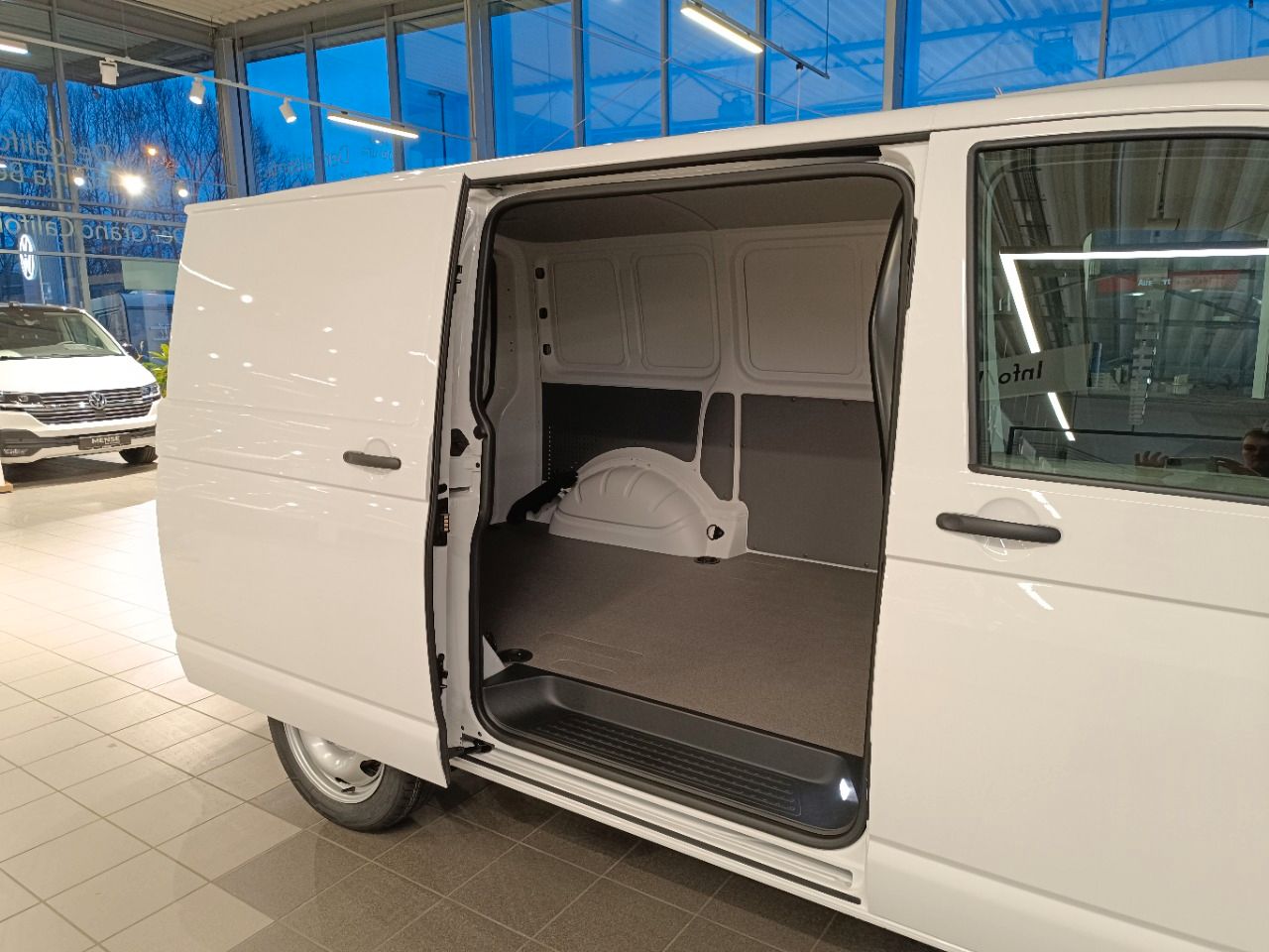 Fahrzeugabbildung Volkswagen Transporter T6.1 Kasten 2.0TDI 110 kW DSG ACC