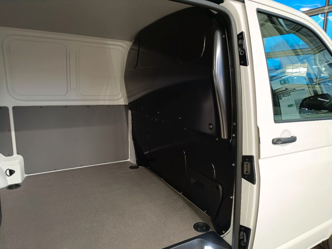 Fahrzeugabbildung Volkswagen Transporter T6.1 Kasten 2.0TDI 110 kW DSG ACC