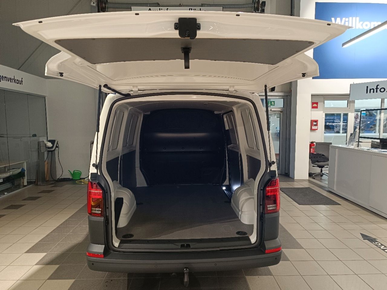 Fahrzeugabbildung Volkswagen Transporter T6.1 Kasten 2.0TDI 110 kW DSG ACC