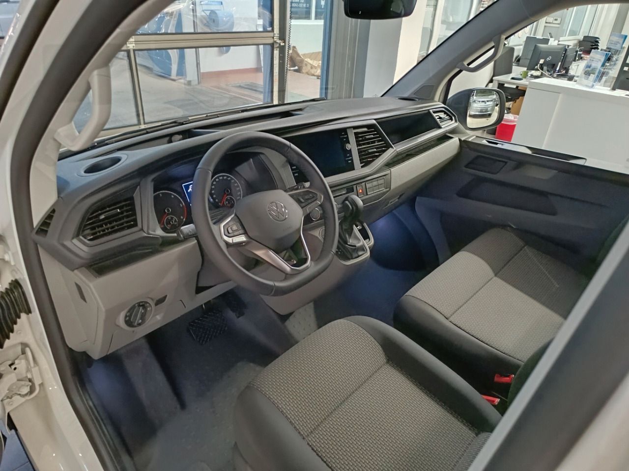 Fahrzeugabbildung Volkswagen Transporter T6.1 Kasten 2.0TDI 110 kW DSG ACC