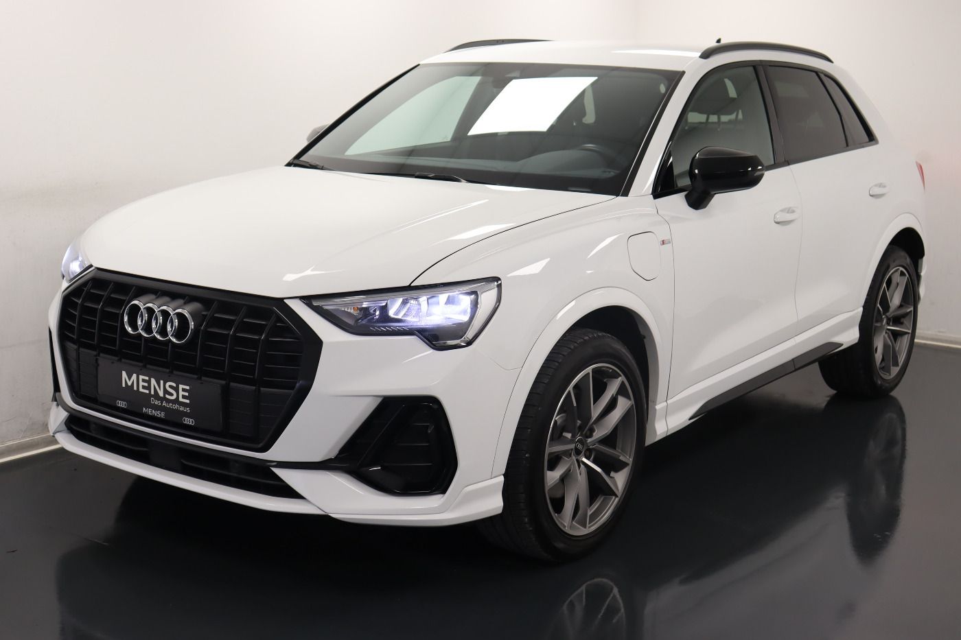 Fahrzeugabbildung Audi Q3 45 TFSI e S tronic S line Optik schwarz ACC