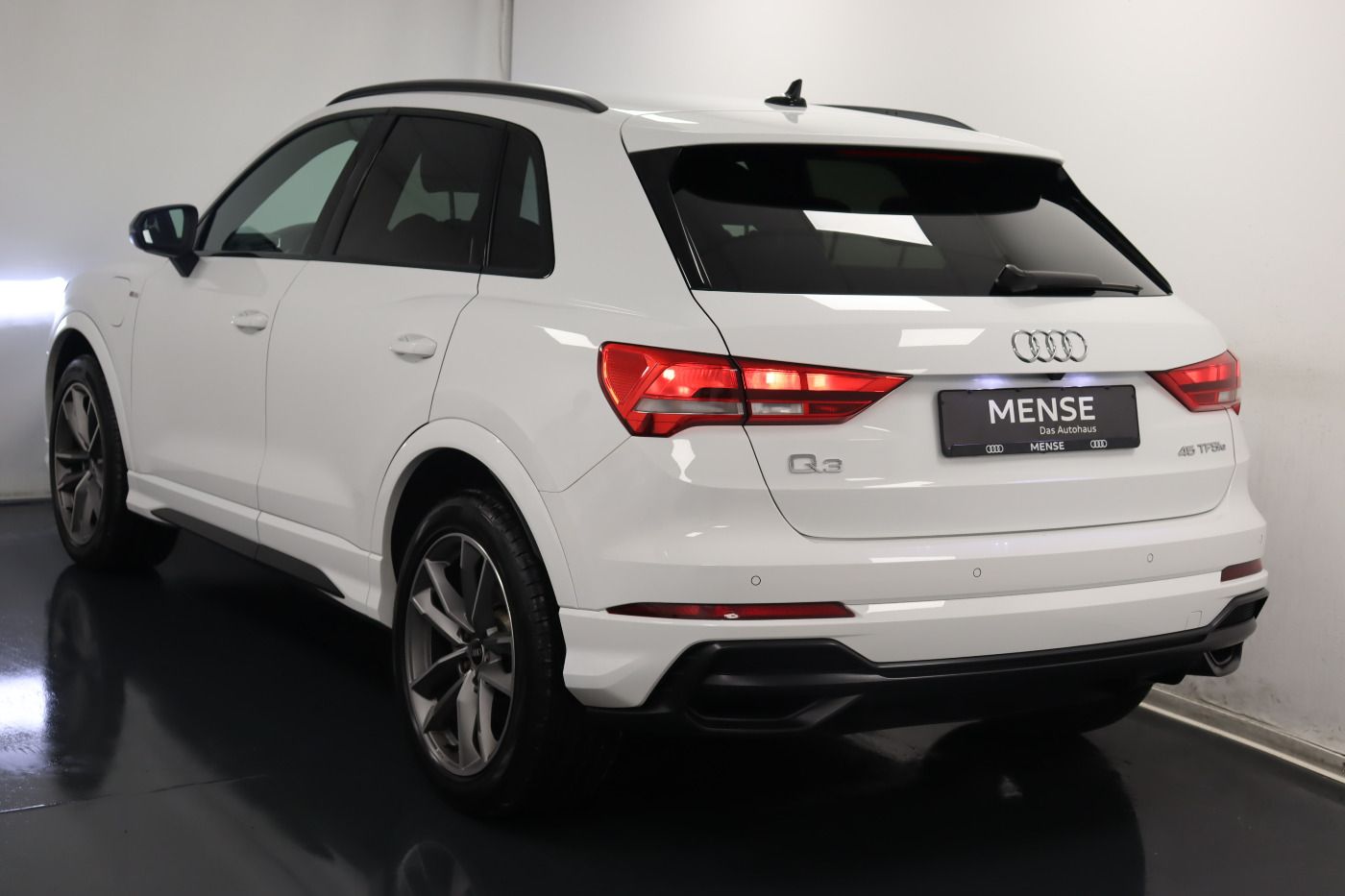 Fahrzeugabbildung Audi Q3 45 TFSI e S tronic S line Optik schwarz ACC