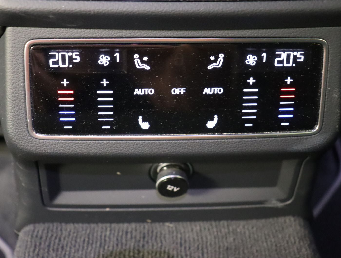 Fahrzeugabbildung Audi A6 Avant 45 TDI quattro S tronic Design Matrix