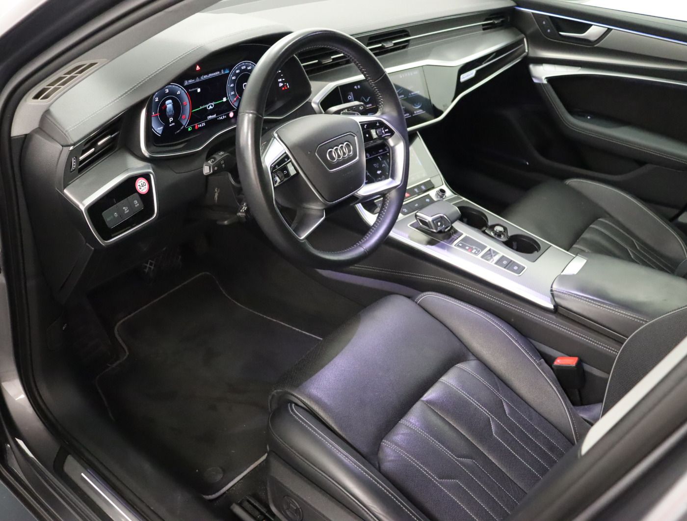 Fahrzeugabbildung Audi A6 Avant 45 TDI quattro S tronic Design Matrix