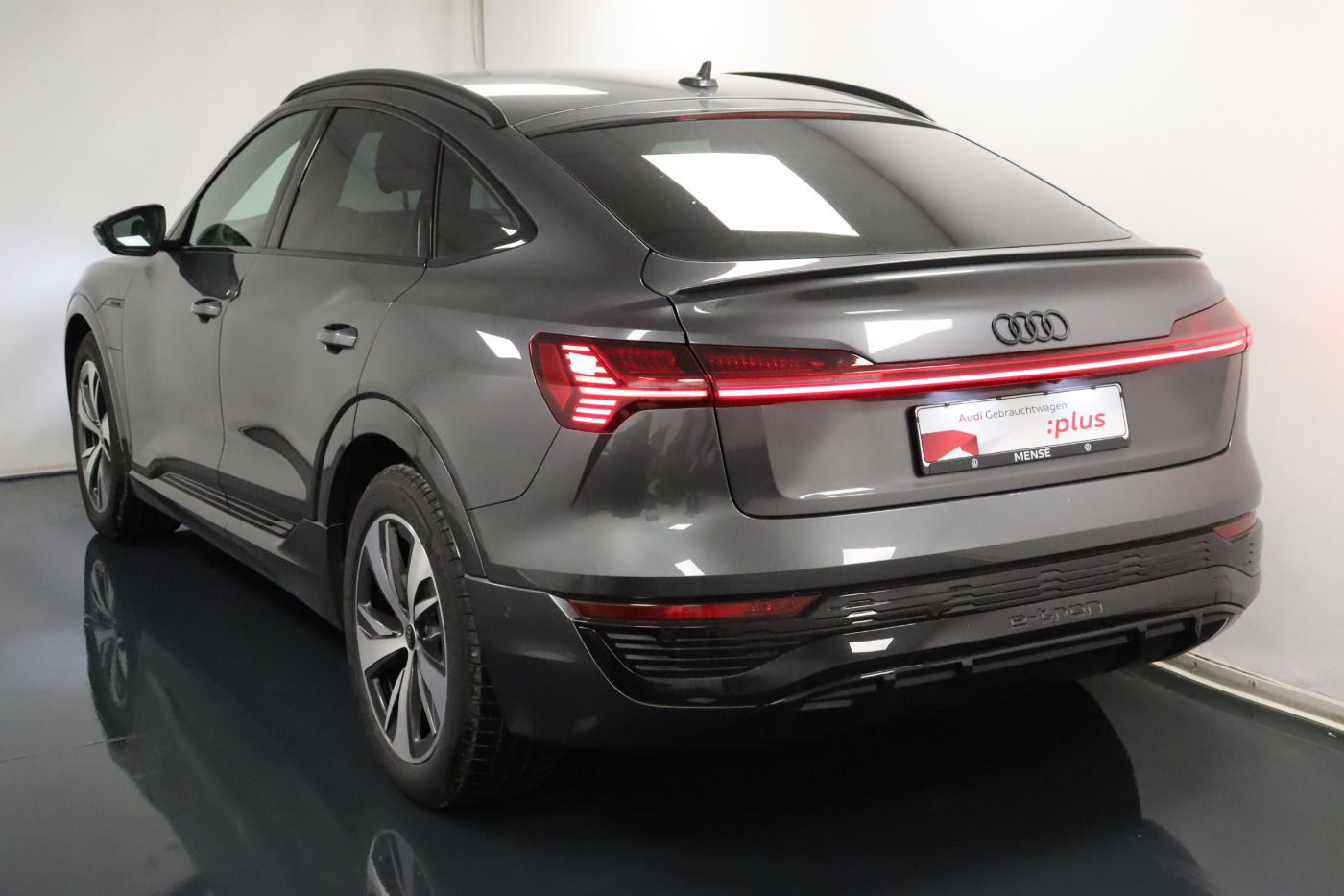 Fahrzeugabbildung Audi Q8 e-tron Sportback 55 quattro S line AHK ACC