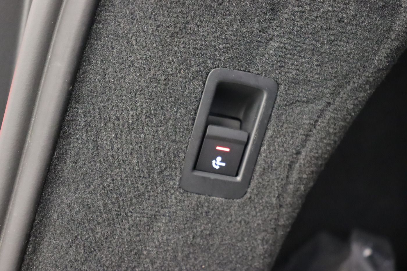 Fahrzeugabbildung Audi A6 Avant 40 TDI S tronic AHK KeyLess Navi SHZG