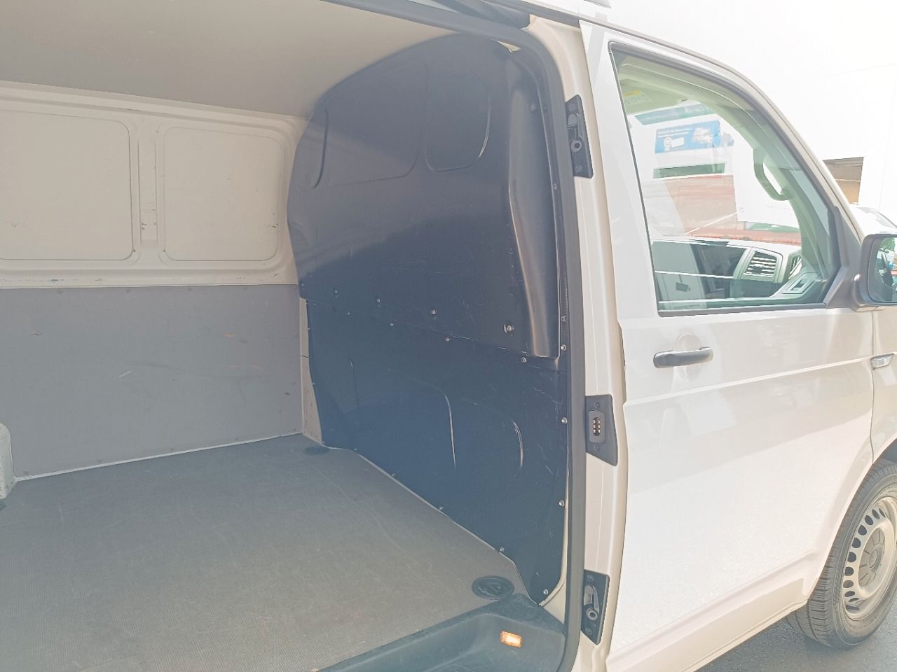 Fahrzeugabbildung Volkswagen T6 Transporter Kasten 2.0TDI 75kW