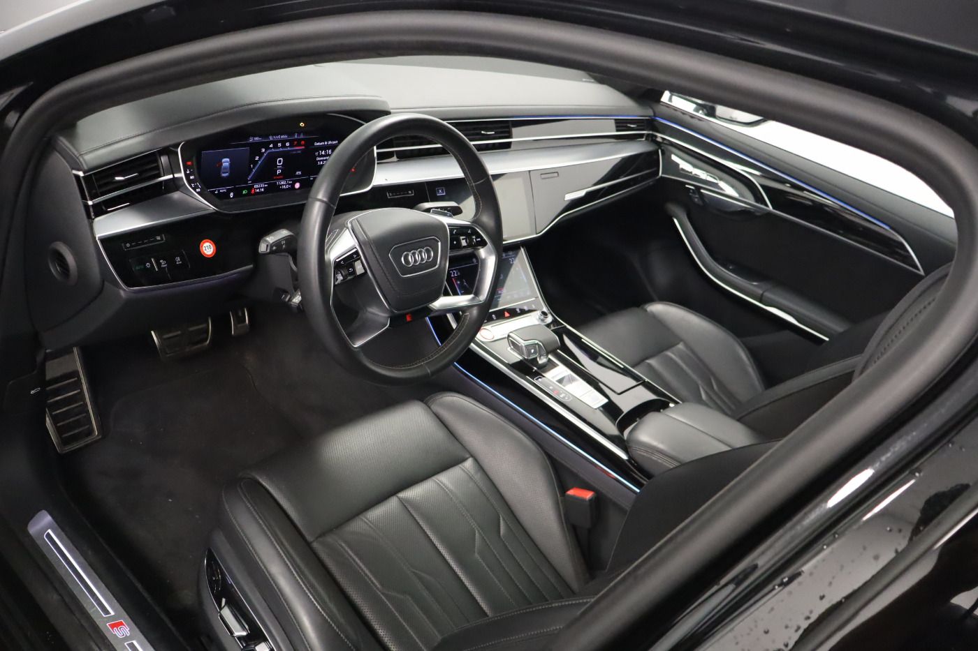 Fahrzeugabbildung Audi S8 quattro tiptronic Pano Navi Matrix LM