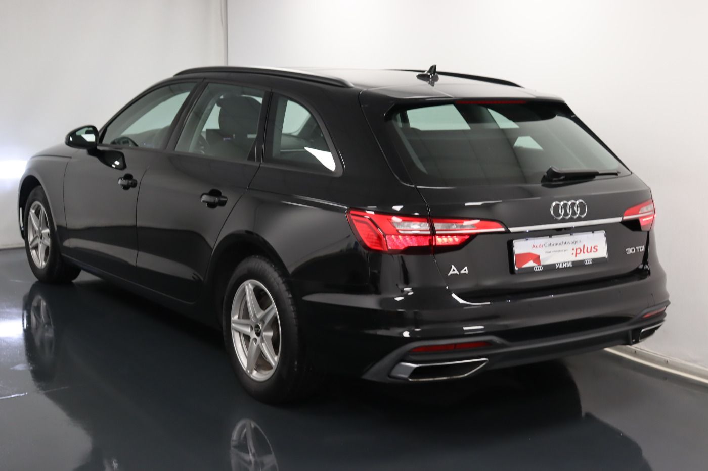 Fahrzeugabbildung Audi A4 Avant 30 TDI S tronic AHK Pano 5J.Gar. Navi