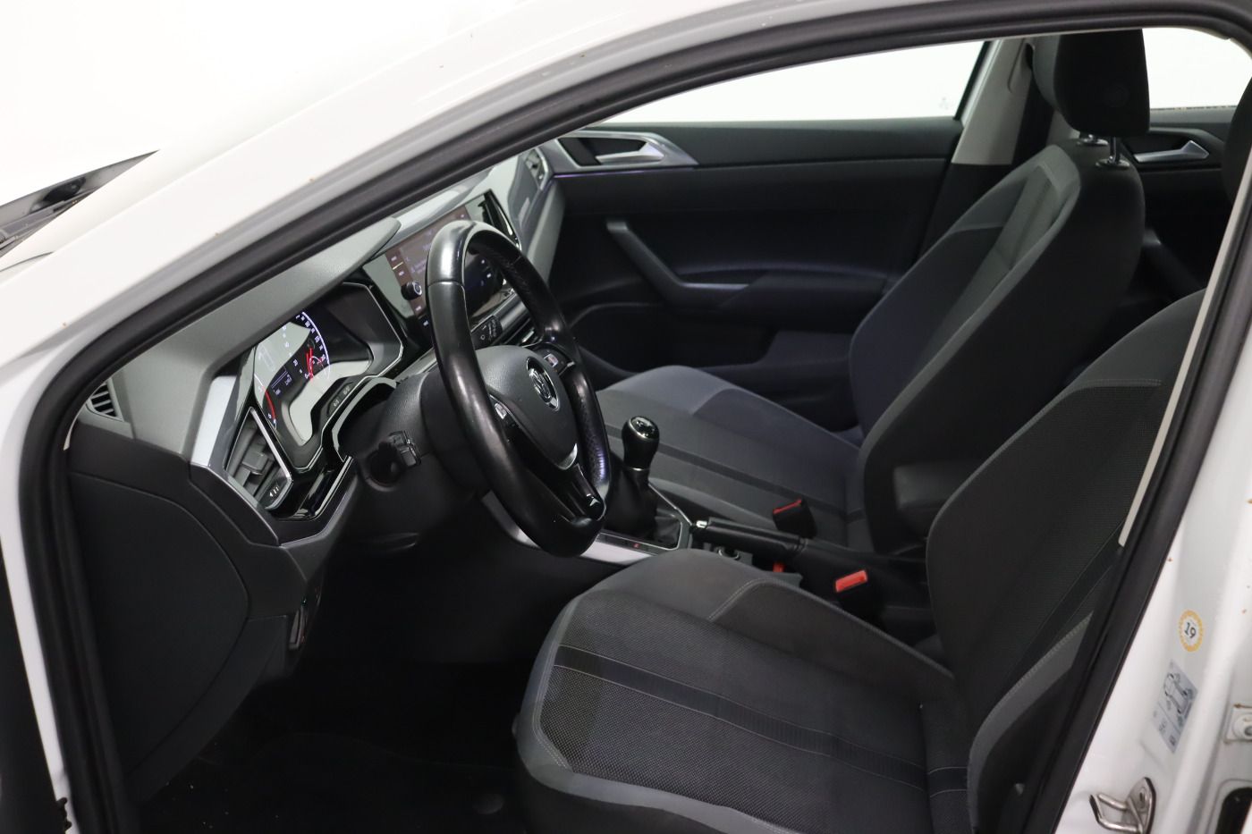 Fahrzeugabbildung Volkswagen Polo 1.6 TDI Highline Navi Sitzhzg FrontAssist