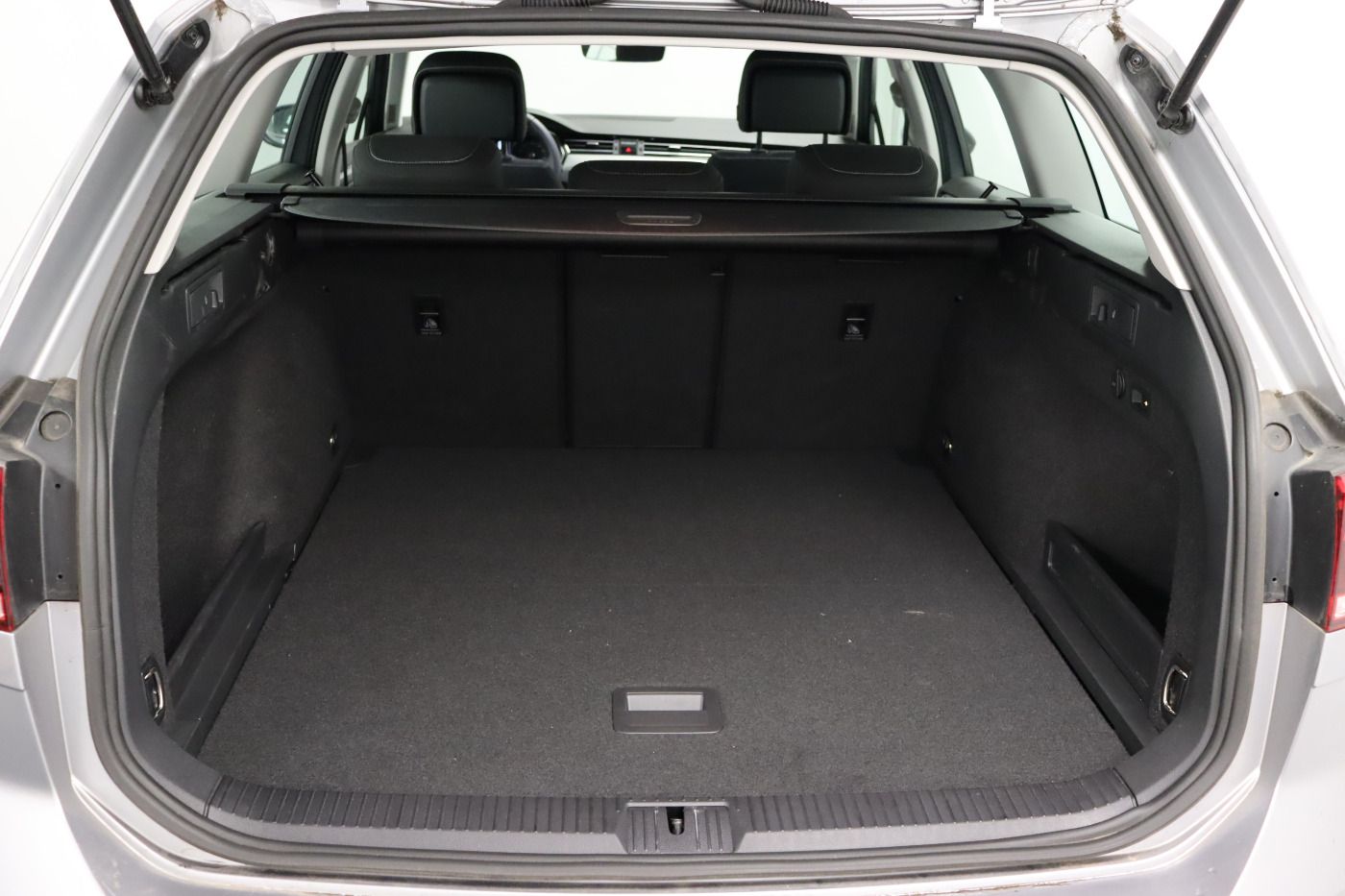 Fahrzeugabbildung Volkswagen Passat Variant 2.0 TDI DSG Business |ACC|Navi|LM