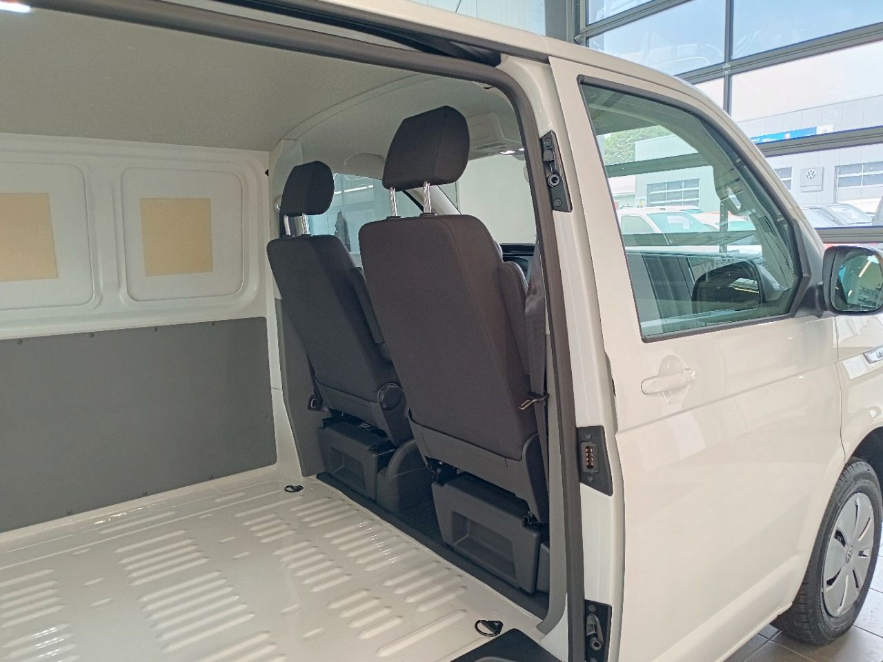 Fahrzeugabbildung Volkswagen Transporter 6.1 Kasten 2.0 l TDI 81 kW 5-Gang