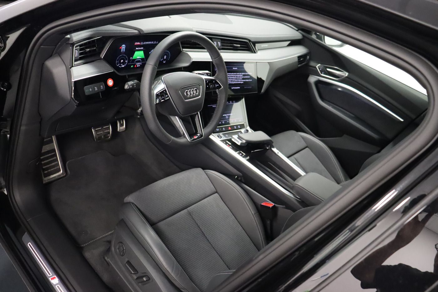 Fahrzeugabbildung Audi Q8 e-tron 55 quattro S line |AHK|Luft|Matrix|LM