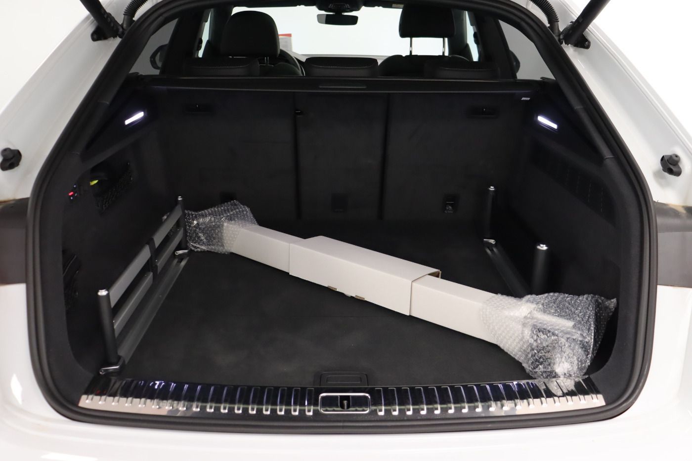 Fahrzeugabbildung Audi SQ8 AHK Luft Pano Matrix Standhzg 5J.Gar. ACC