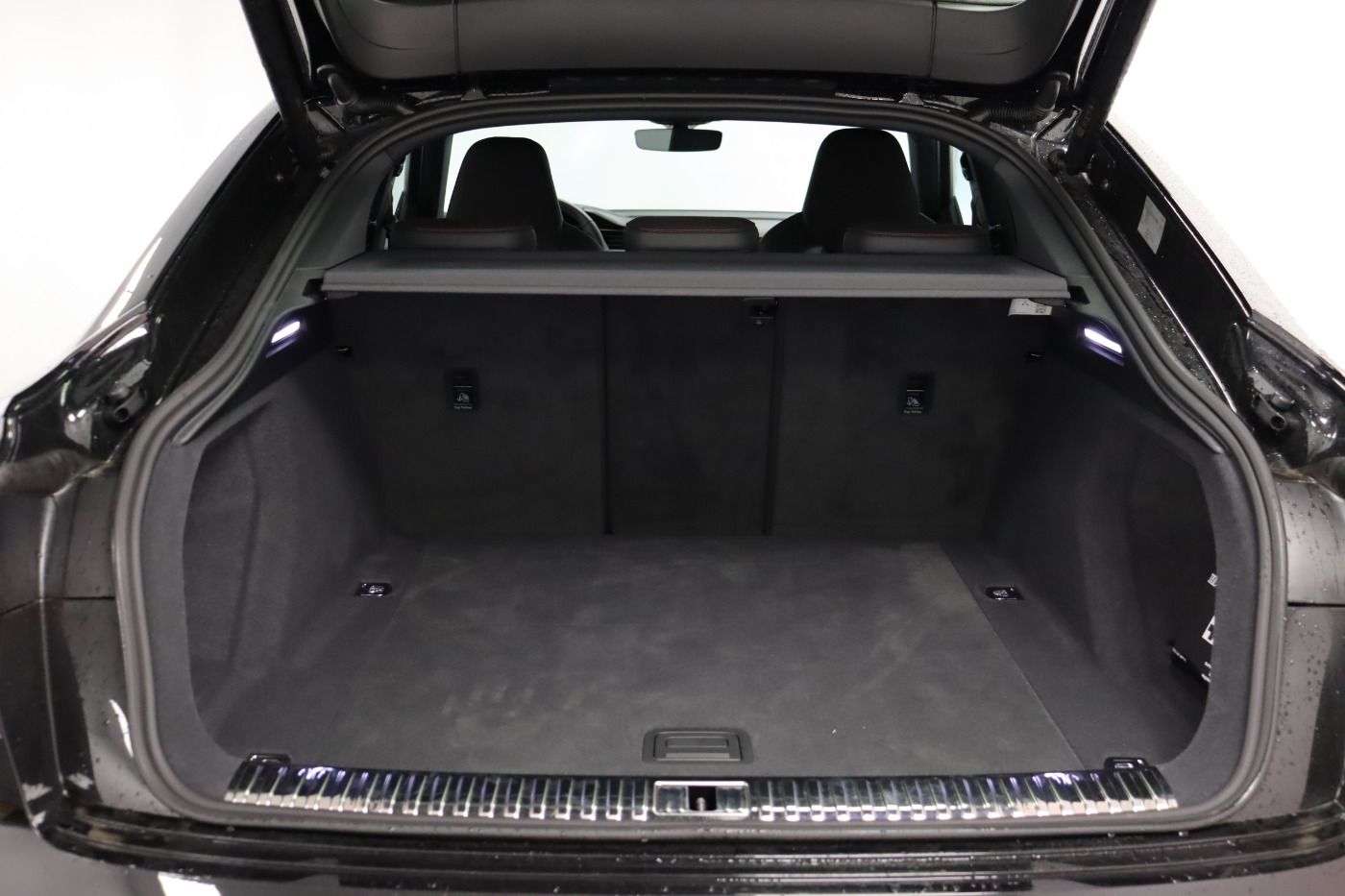 Fahrzeugabbildung Audi SQ8 Sportback e-tron |AHK|Luft|Matrix|Standhzg