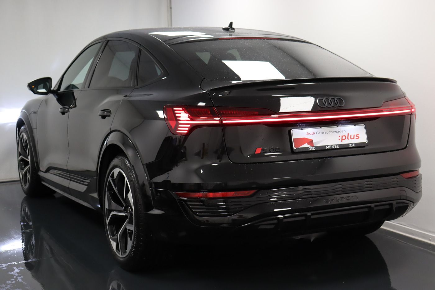 Fahrzeugabbildung Audi SQ8 Sportback e-tron |AHK|Luft|Matrix|Standhzg