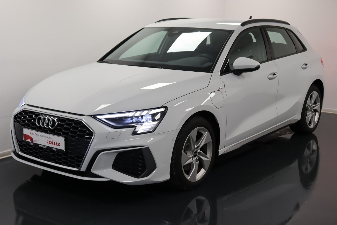 Fahrzeugabbildung Audi A3 Sportback 40 TFSI e S tronic S line |Matrix