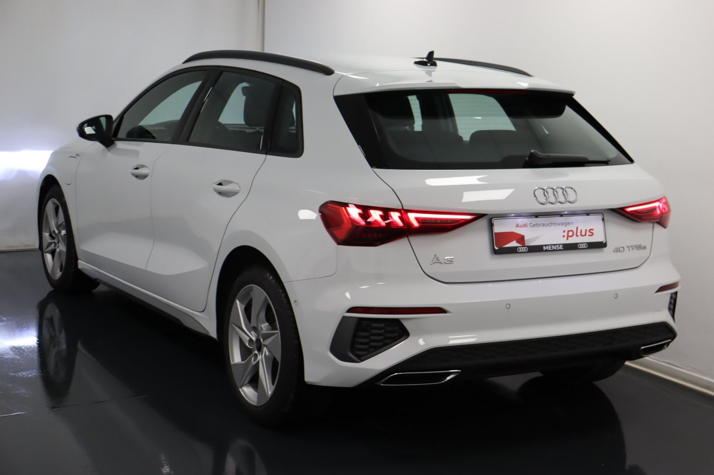 Fahrzeugabbildung Audi A3 Sportback 40 TFSI e S tronic S line |Matrix