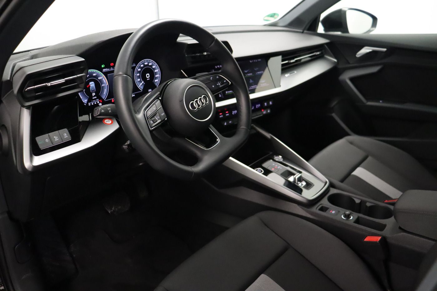 Fahrzeugabbildung Audi A3 Sportback 40 TFSI e S tronic Advanced |FLA|LM