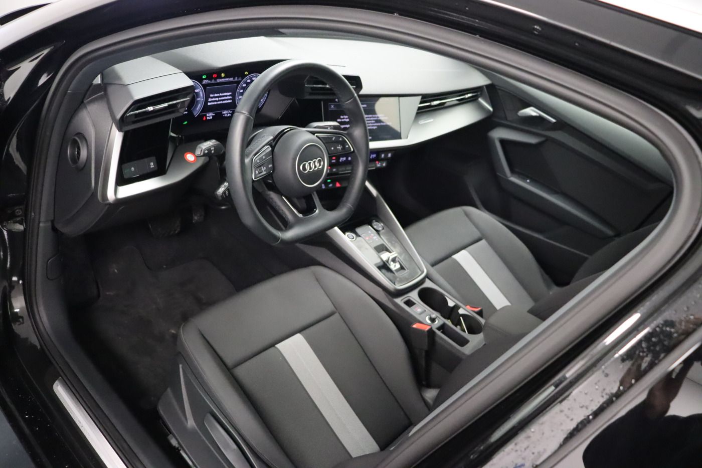 Fahrzeugabbildung Audi A3 Sportback 40 TFSI e S tronic Advanced |FLA