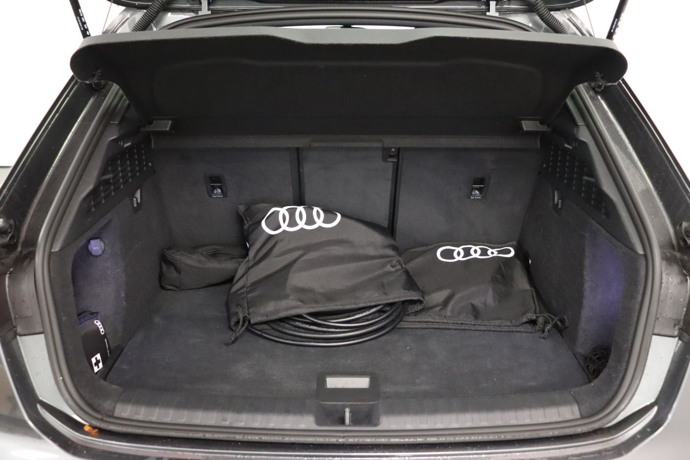 Fahrzeugabbildung Audi A3 Sportback 40 TFSI e S tronic S line |Matrix