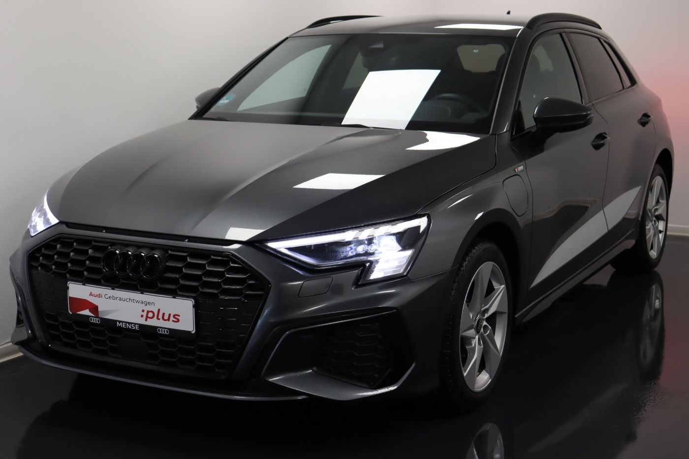 Fahrzeugabbildung Audi A3 Sportback 40 TFSI e S tronic S line |Matrix