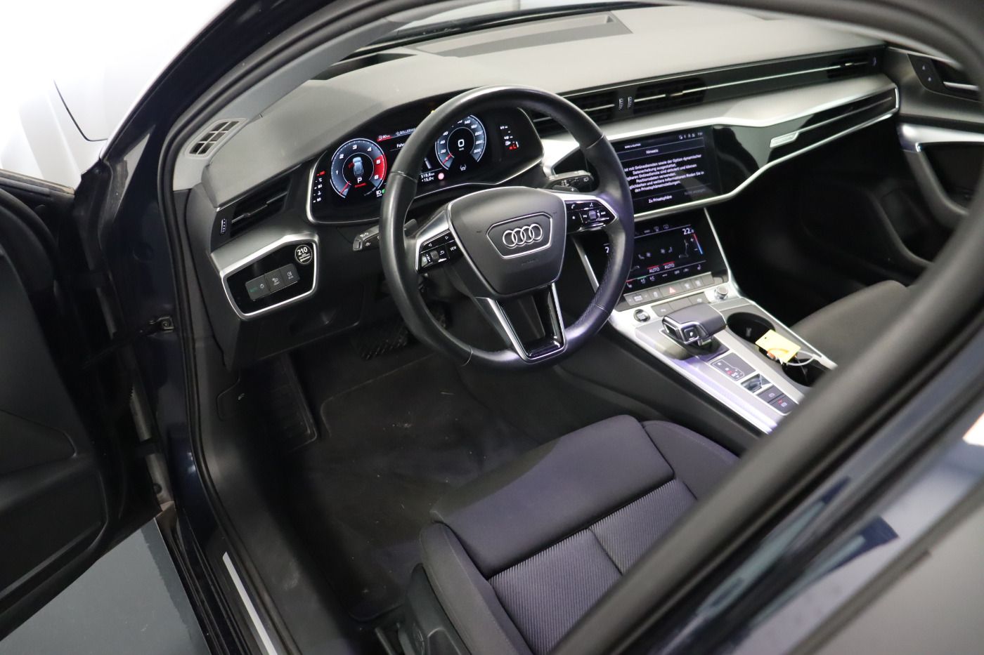 Fahrzeugabbildung Audi A6 Avant 45 TDI quattro S tronic design