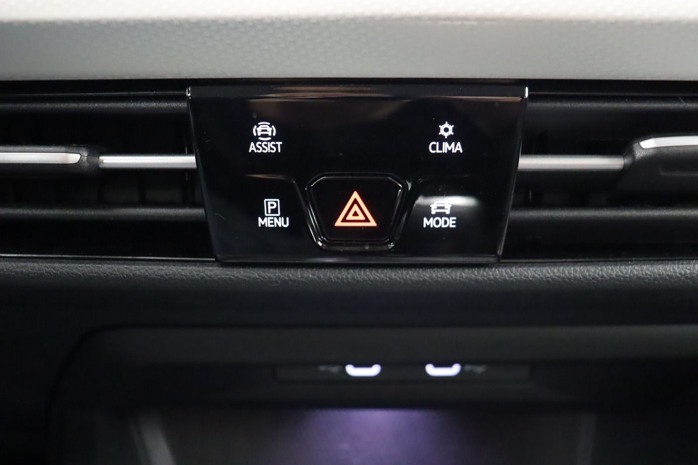 Fahrzeugabbildung Volkswagen Golf VIII 1.5TSI Life Move |AHK|FLA|LED|CarPlay