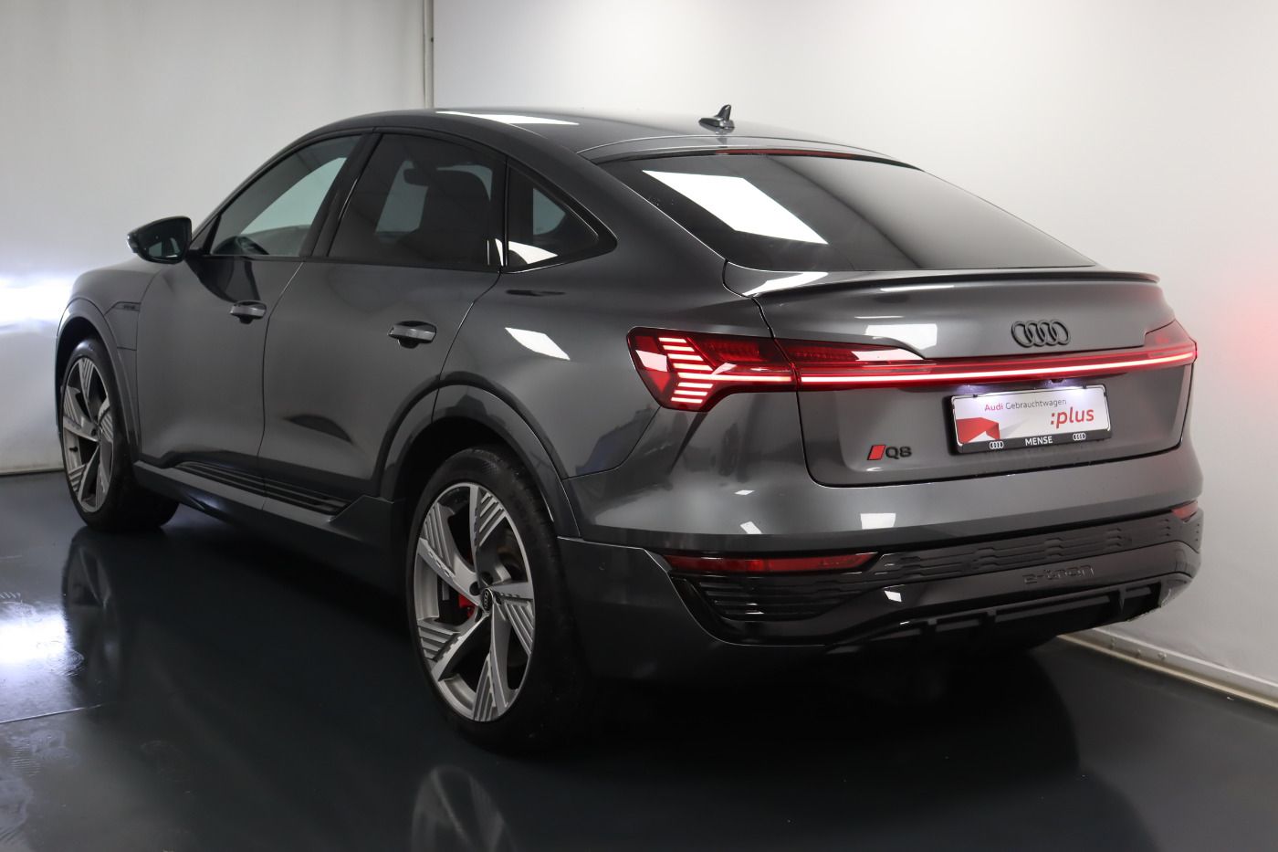 Fahrzeugabbildung Audi Q8 e-tron Sportback 55 quattro S-Line |Matrix