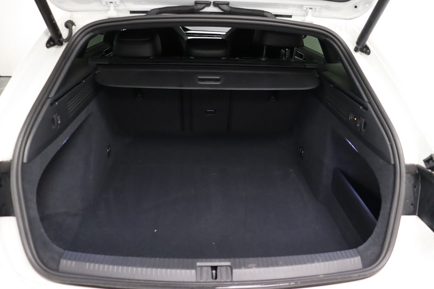 Fahrzeugabbildung Volkswagen Arteon Shootingbrake 2.0TDI DSG 4-motion R-Line