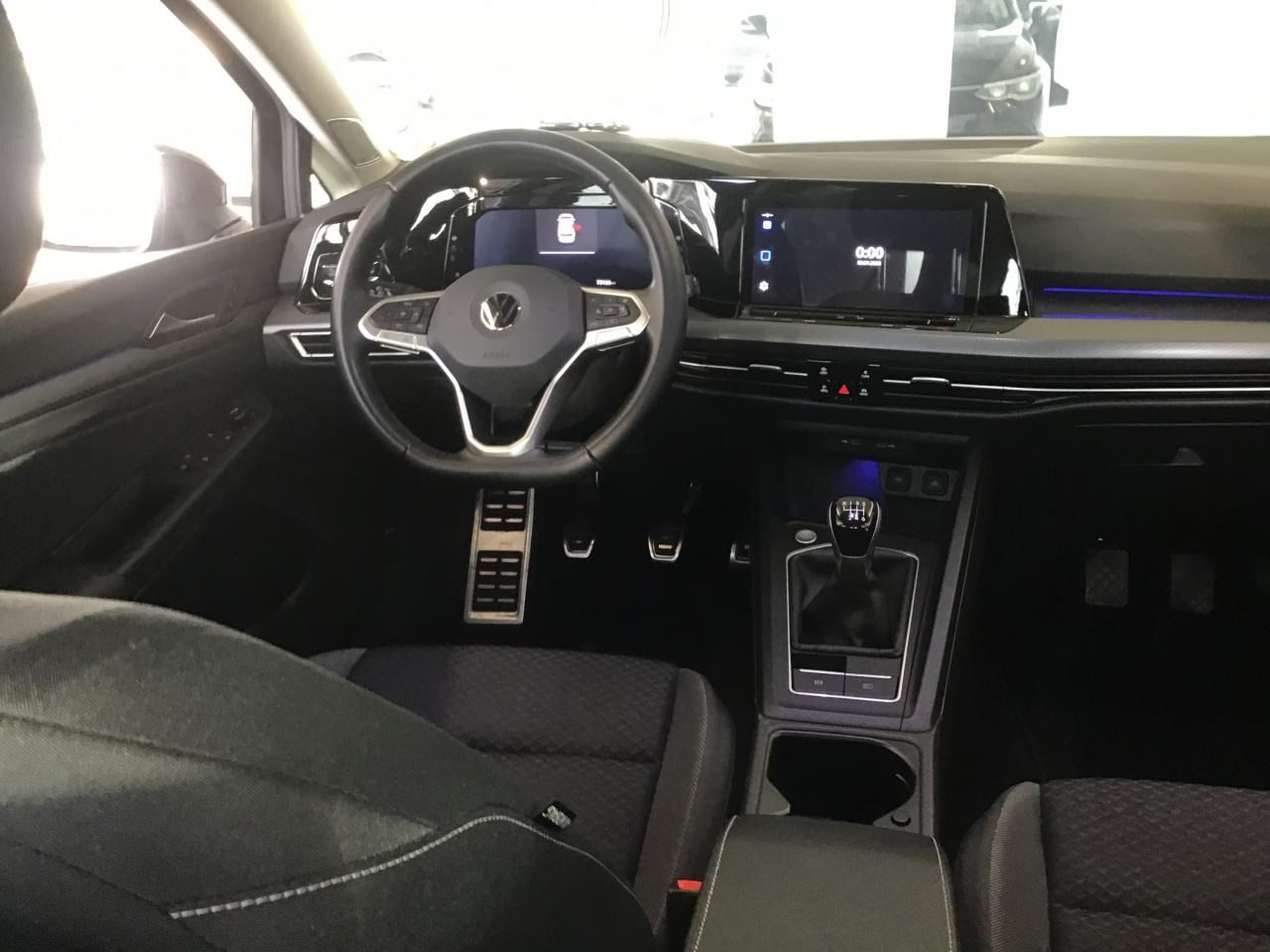 Fahrzeugabbildung Volkswagen Golf VIII 2.0 TDI ACTIVE |AHK|Matrix|ACC|CarPlay